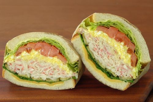 Sandwich thịt cua đủ dưỡng chất cho bữa trưa văn phòng