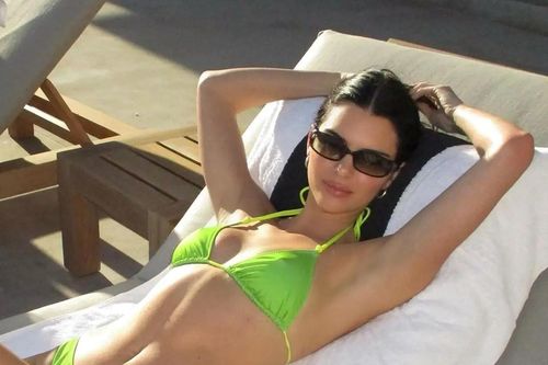 Bức ảnh bị nghi photoshop đến biến dạng của Kendall Jenner
