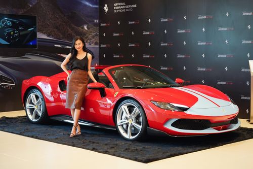 Siêu xe mui trần Ferrari 296 GTS giá hơn 23 tỷ đồng có gì đặc biệt