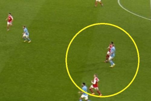VAR mắc lỗi hài hước trong trận thua của Arsenal