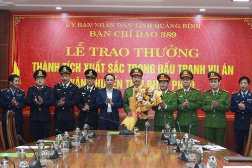 Quảng Bình khen thưởng thành tích xuất sắc trong vụ án vận chuyển 100 kg pháo lậu