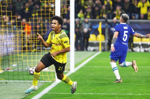 Dortmund tạo lợi thế ở lượt đi vòng 1/8 Champions League
