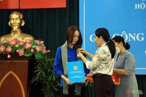 'Vì sao tôi tình nguyện nhập ngũ?' - Câu chuyện thứ ba mốt: Ước mơ của nữ dân quân trở thành hiện thực
