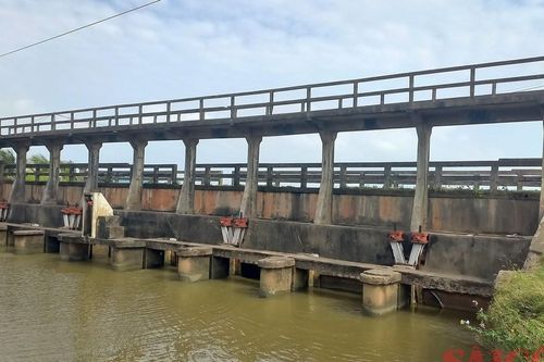 Quảng Ngãi: Đập ngăn mặn hư hỏng, xuống cấp
