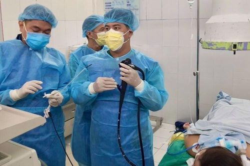Cứu sống bệnh nhân sỏi ống mật chủ nguy hiểm