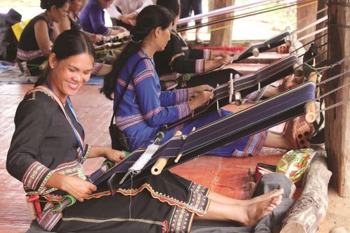 Kon Tum: Dệt thủ công Ba Na là Di sản văn hóa phi vật thể quốc gia