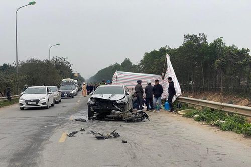 Hà Nội: Ô tô va chạm với 2 xe máy, 1 người tử vong
