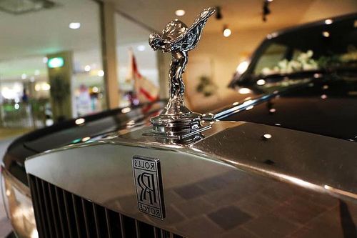 Rolls-Royce kỷ niệm 112 tuổi cho 'góa phụ bay' Spirit of Ecstasy
