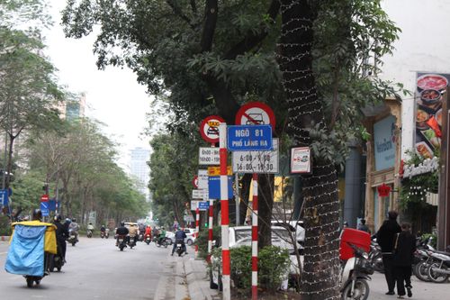 Gỡ biển cấm taxi ở nội đô Hà Nội, gỡ khó cho doanh nghiệp hay tăng ùn tắc?