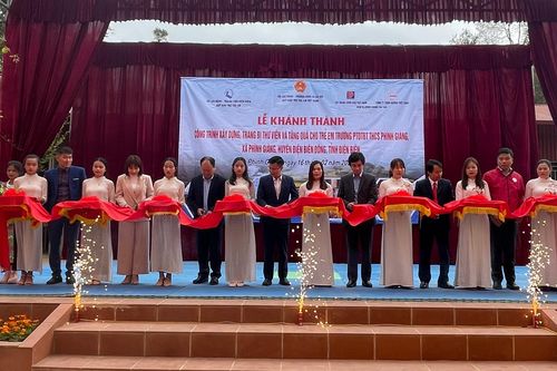 Bàn giao thư viện và trang thiết bị trường học tại vùng cao Điện Biên