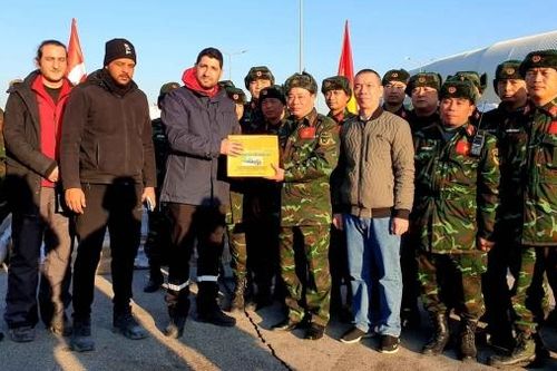 Đại sứ Đỗ Sơn Hải đón đoàn công tác cứu hộ cứu nạn của Bộ Quốc phòng tại tỉnh Hatay, Thổ Nhĩ Kỳ