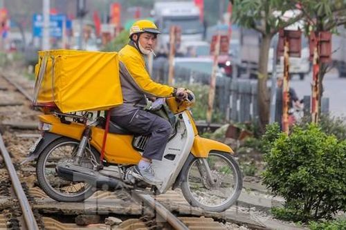 Hiểm họa tai nạn đường sắt: Đi 3 bước chân có 1 lối ngang tự mở