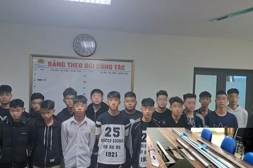 Ngăn chặn hàng chục học sinh mang 'phóng lợn' hỗn chiến ở Hà Nội