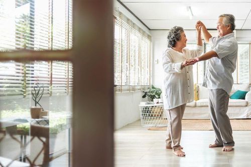 Vì sao về già bỗng dưng 'chuyện ấy' khỏe lại?