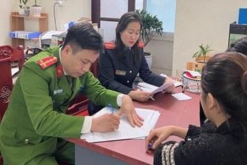 Kiểm sát viên trực tiếp tham gia lấy lời khai các đối tượng bị tạm giữ