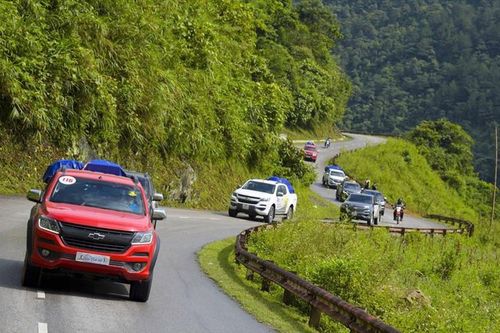 Bỏ túi những kinh nghiệm khi lái xe ôtô đi lễ, du Xuân dịp đầu năm