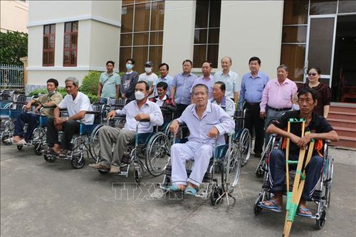 Hỗ trợ xe lăn cho người khuyết tật tại Bạc Liêu