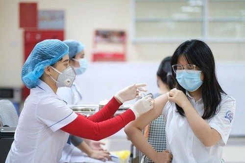 Tăng phụ cấp ưu đãi với viên chức y tế dự phòng, y tế cơ sở