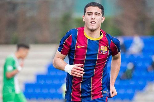 Xavi triệu tập 2 tiền vệ lạ hoắc cho đại chiến M.U