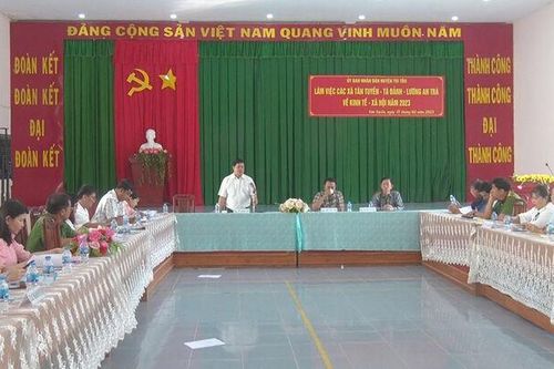 Lãnh đạo huyện Tri Tôn làm việc các xã về nhiệm vụ năm 2023
