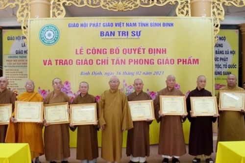 Bình Định: Ban Trị sự Phật giáo tỉnh trao 71 giáo chỉ tấn phong giáo phẩm đến Tăng Ni