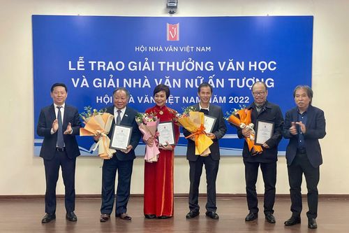 Bài phát biểu của dịch giả Bruce Weigl về thơ Trần Lê Khánh
