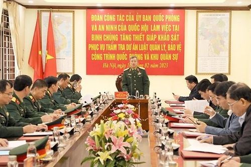 Ủy ban Quốc phòng và An ninh khảo sát tại Binh chủng Tăng thiết giáp