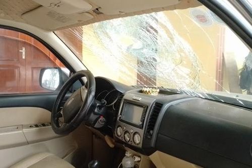 Xe ô tô bị ném đá vỡ kính trên cao tốc Hà Nội – Ninh Bình