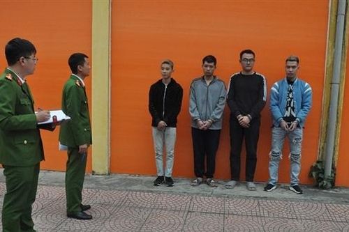 Mua cỏ Mỹ về trộn thêm thuốc lào rồi rao bán