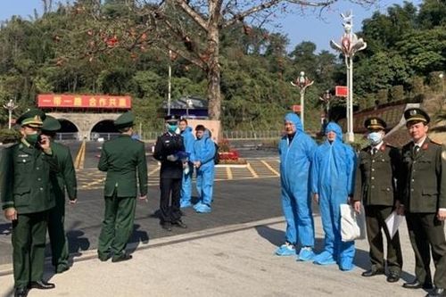 Trục xuất 3 người nước ngoài nhập cảnh trái phép vào Việt Nam