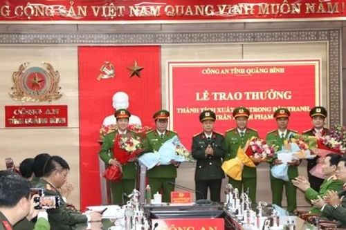 Nhiều đơn vị được khen thưởng đột xuất về phòng chống tội phạm