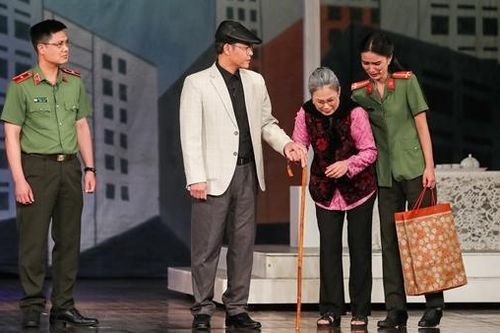 Biểu diễn vở kịch 'Cận vệ' – tác phẩm sân khấu ngợi ca lực lượng Cảnh vệ CAND