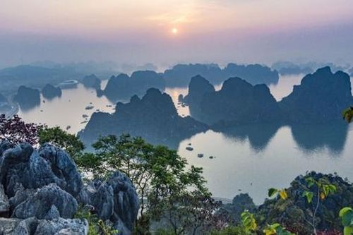 Hạ Long kêu gọi doanh nghiệp đầu tư tôn tạo núi Bài Thơ
