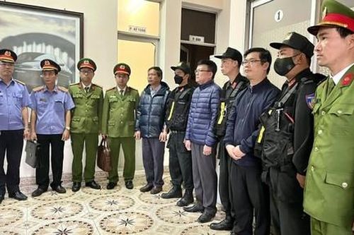 Bắt Giám đốc và 2 Phó giám đốc Trung tâm đăng kiểm xe cơ giới Thừa Thiên Huế