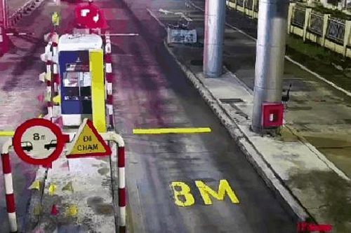 Tài xế say rượu đi xe máy vào cao tốc rồi 'đua tốc độ' với CSGT
