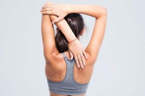 5 bài tập kéo giãn giúp giảm căng cơ