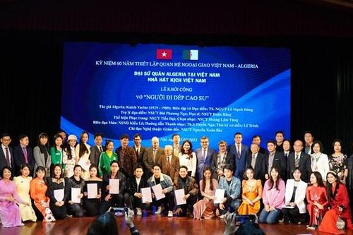'Người đi dép cao su'