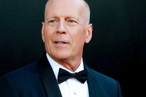 Siêu sao Bruce Willis mắc chứng mất trí nhớ hiếm gặp