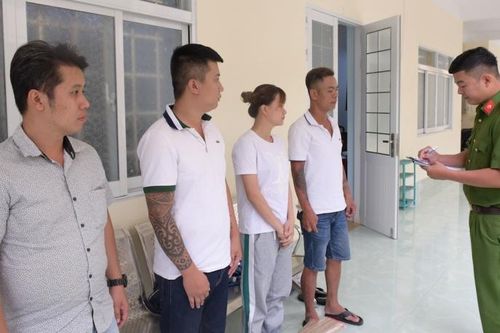 Đòi tiền người vợ không được, nhóm thanh niên đánh bầm dập chồng