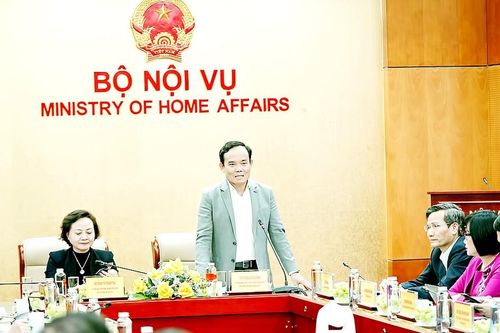 Có chính sách phù hợp với người không là công chức nhưng đang làm việc của công chức