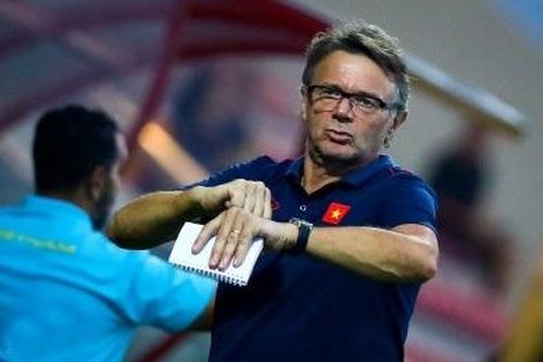 Khi nào HLV Troussier ra mắt người hâm mộ Việt Nam?