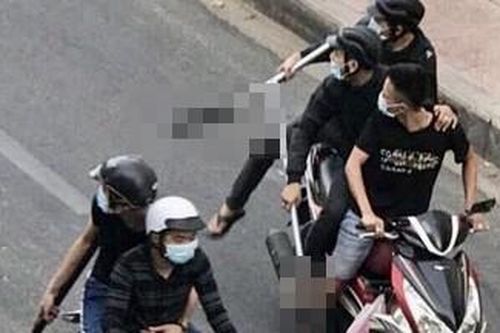 Tạm giữ nhóm thanh, thiếu niên Hà Nội mang dao gây 'náo loạn' đường phố