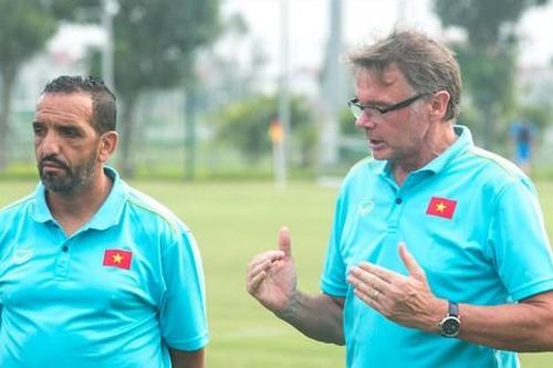 Dàn trợ lý của HLV Troussier ở tuyển Việt Nam gồm những ai?