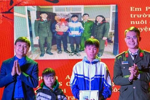 Xuân yêu thương, lì xì hi vọng cho học sinh khó khăn