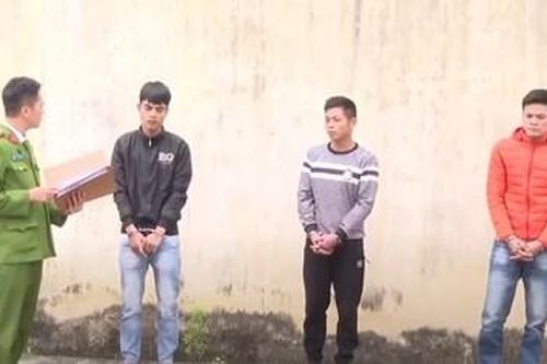 Mâu thuẫn khi tham gia giao thông, 4 đối tượng chặn đánh tài xế xe container trên QL5