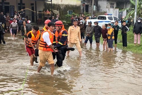 Thừa Thiên-Huế: Đi qua đập tràn, một người bị nước cuốn mất tích