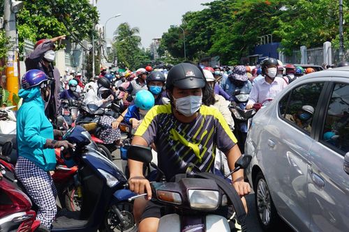 TP Hồ Chí Minh: Nắng nóng kéo dài, chỉ số tia cực tím gây hại cao
