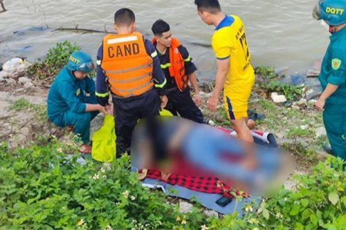 Ngồi sau xe cha, con trai lao xuống sông Hàn, ám ảnh cảnh tượng 15 phút sau đó