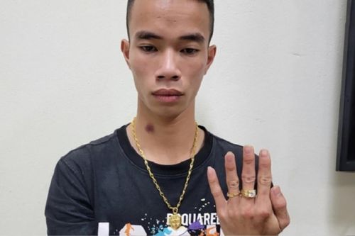 Lẻn vào đám cưới trộm phong bì, thiếu niên ung dung đến tiệm vàng để 'tân trang'