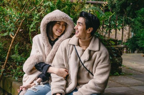 Bình An - Phương Nga lãng mạn tận hưởng mùa xuân xứ Đài, không quên thử món 'đậu phụ thối' đặc trưng
